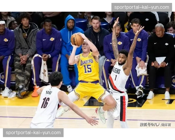 里夫斯三分回暖砍31分,湖人后卫摆脱投篮低迷困境 里夫斯三分回暖砍31分,湖人后卫摆脱投篮低迷困境